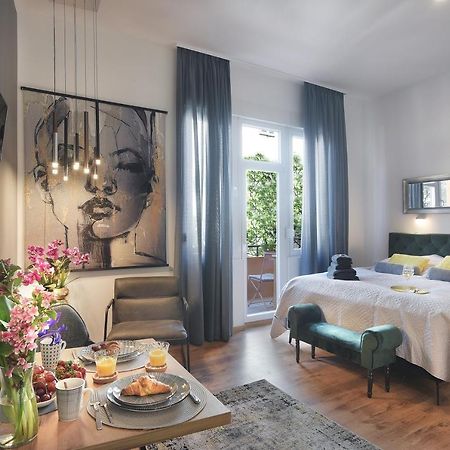 E&F Luxury Apartments พูลา ภายนอก รูปภาพ